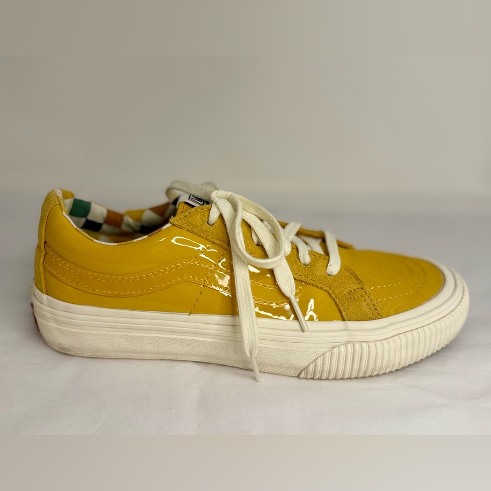 🌸VANS pre-owned yellow/gold low tops. Size 8. WTENNIS03.